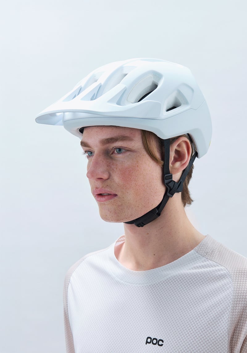 ロード、MTB、グラベル、シティ向けバイクヘルメット | POC (JP)