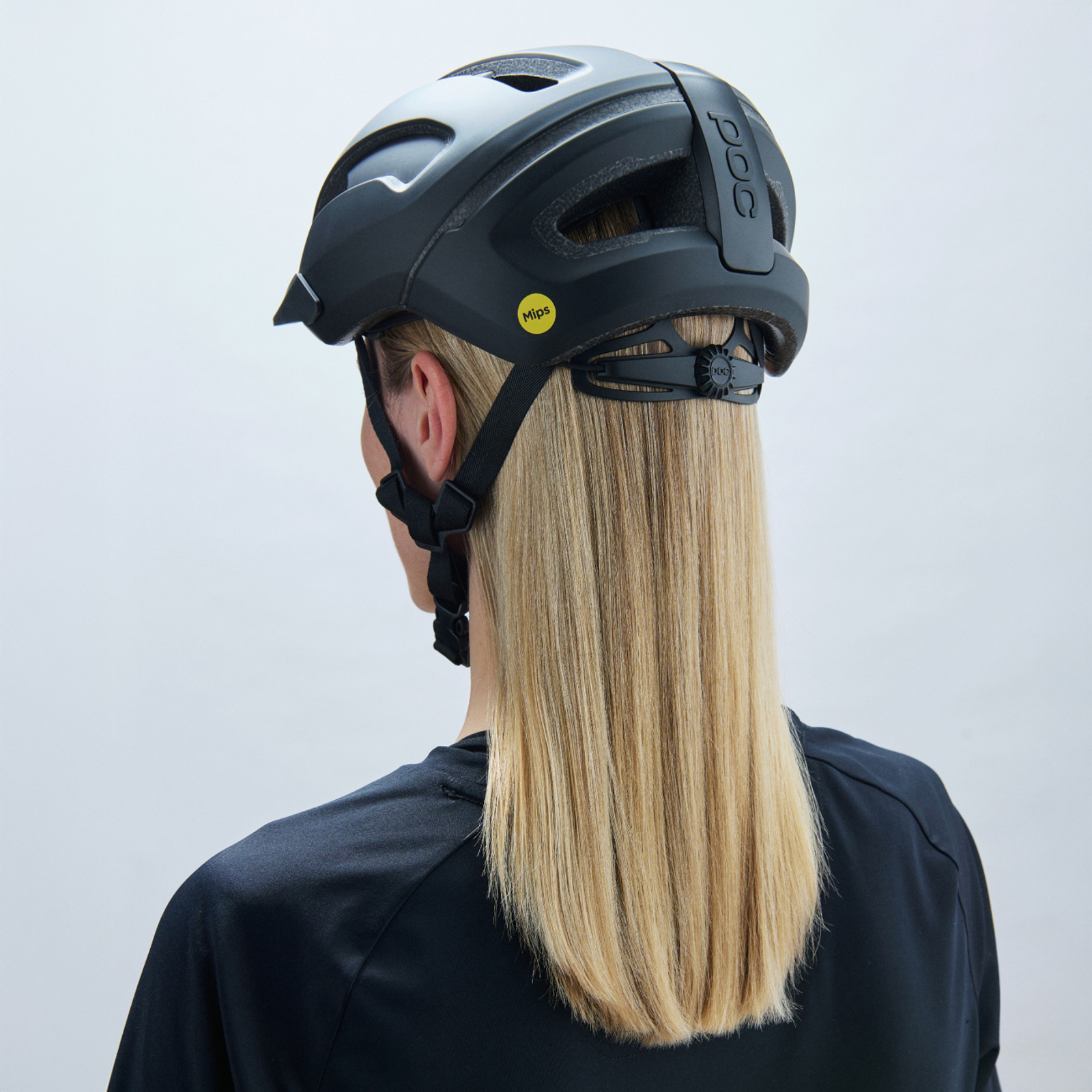 POC Omne Air Resistance SPIN ヘルメット Omne Air Resistance MIPS Bike Helmet に Uranium Black Matt