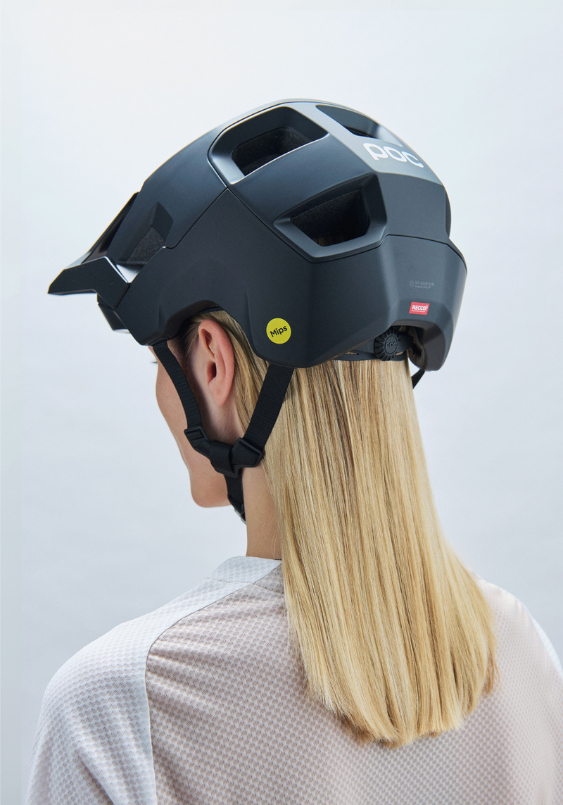 Kortal MTB Helmet に Uranium Black Matt | POC (JP)